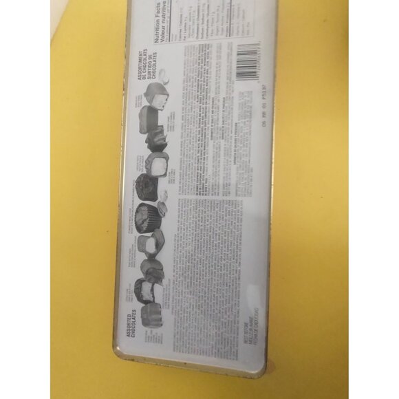 Russell Stover Elvis Presley Christmas candy tin. 1997 - Picture 5 of 7